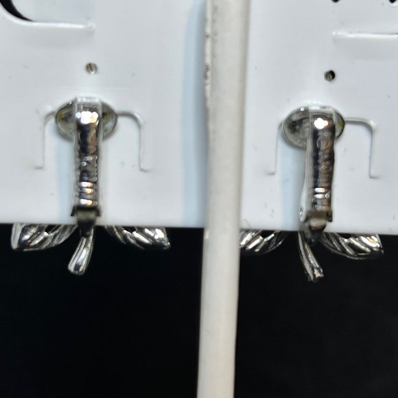 Vintage Sarah Coventry Silver Tone Maple Leaf Clip On Earrings Signed (3773) - Picture 4 of 6